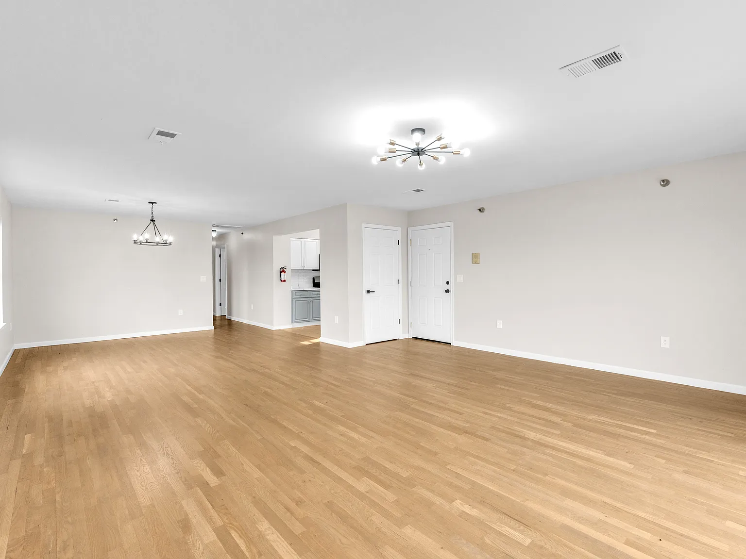 3 bed, $2,700 — Photo 3