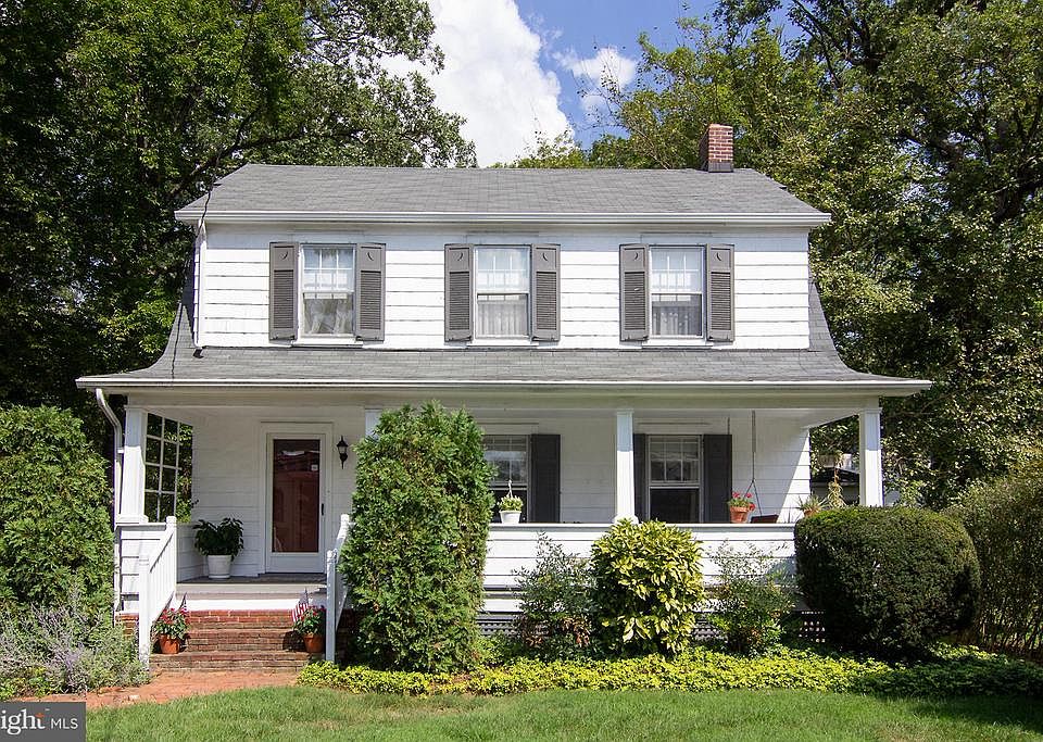 1st image of 104 W Seminary Ave