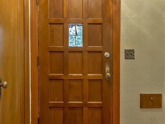 4th image of 5448 Western Ave