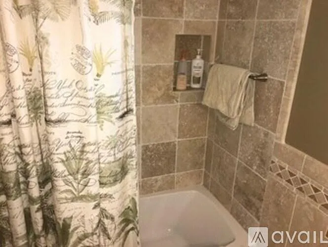 Full bathroom with tub/shower on 2nd Floor for 2nd/3rd Bedrooms
