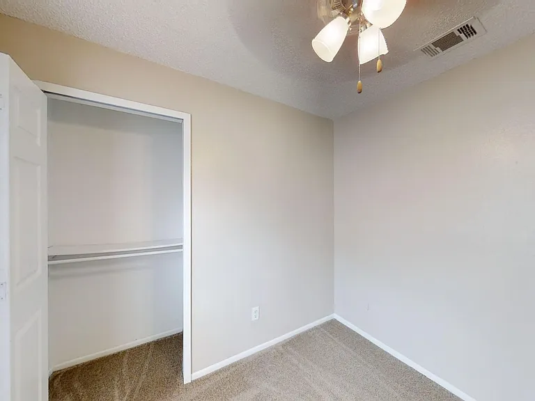 Willow Hill Apartments — Photo 39