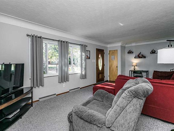 3rd image of 3129 Ash Ave
