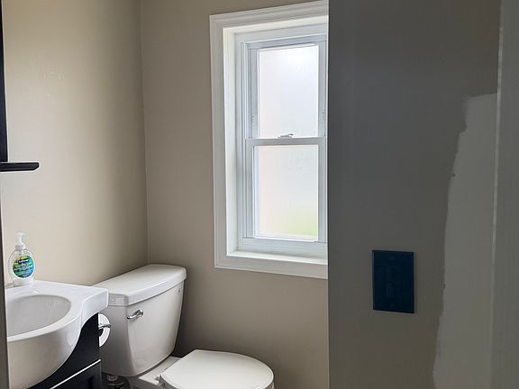 2nd image of 40 Meadowbrook Rd
