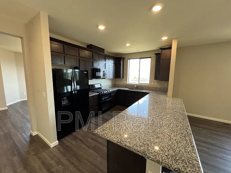 3025 Comstock Dr — Photo 7