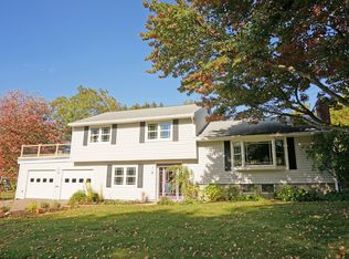 34 Crescent Beach Dr, Burlington, VT 05408