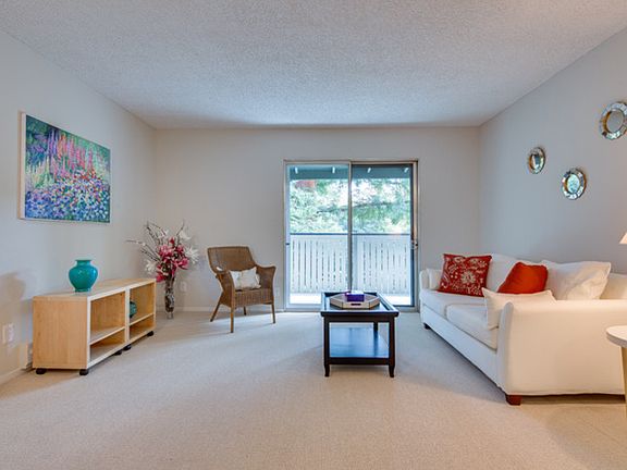 2nd image of 401 Piccadilly Pl APT 20