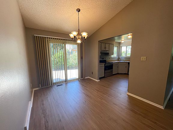 3rd image of 4425 Hollyhock St