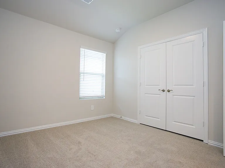 404 Castle Rd — Photo 17