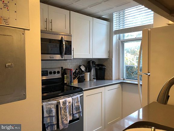 5th image of 1729 Wallace St #201