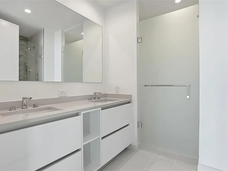 400 Central Ave #2008 — Photo 31