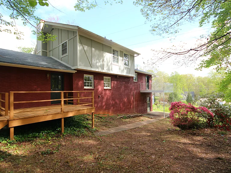 721 Greenleaf Dr — Photo 18