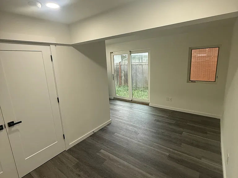 725 E Magnolia Ave #A — Photo 3