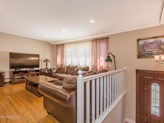 2nd image of 7 Seaver Ln