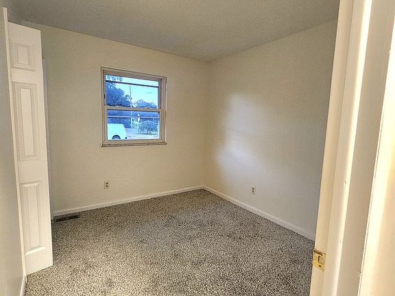 4th image of 453 Diven Ln