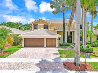 904 Stillwater Ct, Weston, FL 33327
