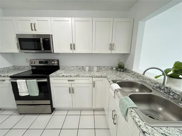 15332 SW 72nd St #6-22, Miami, FL 33193