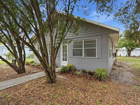 2nd image of 2425 9TH AVENUE E