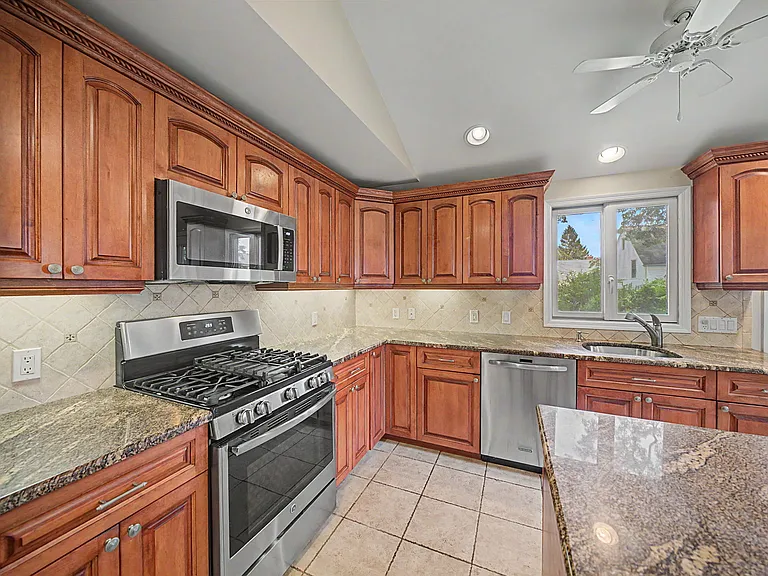 34 Esmond Pl — Photo 7