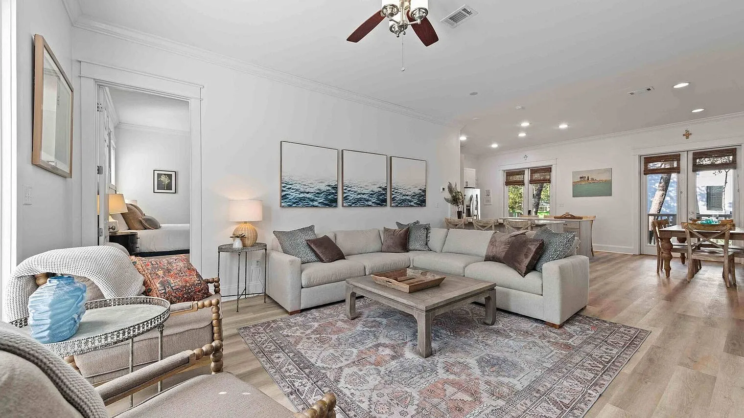 3 bed, 2.0 bath, 16382 sqft, $9,282 — Photo 1