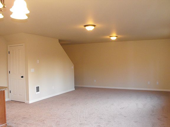 3rd image of 898 NW Tinkam Ct