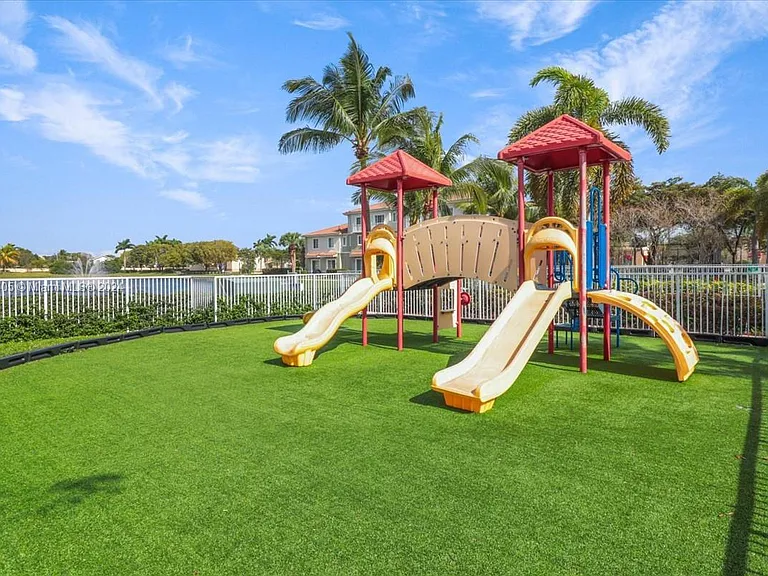 27XX Miramar Blvd — Photo 9