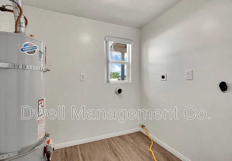 9105 Rosedale Dr — Photo 9