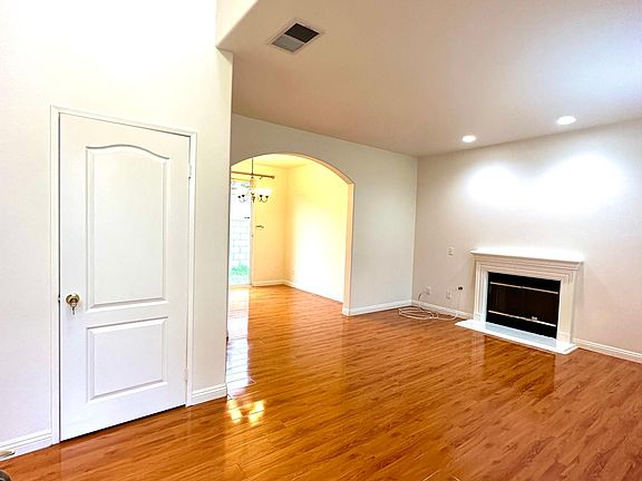 Entrace Living Room with Fire Place