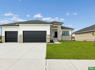 11722 124th Ave, Papillion, NE 68046
