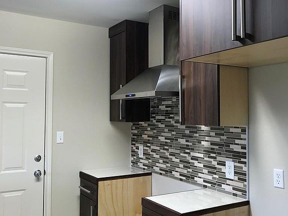 4th image of 2721 Mangrove Palm Dr