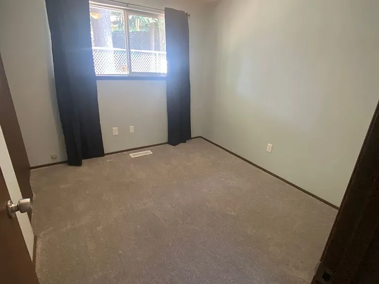 1335 Woodglen St NE — Photo 18