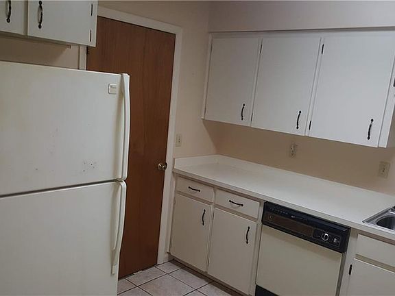 4th image of 246 Village Crest Ct