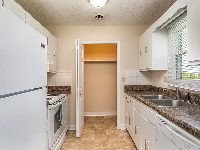 1500 Seminole Dr — Photo 8