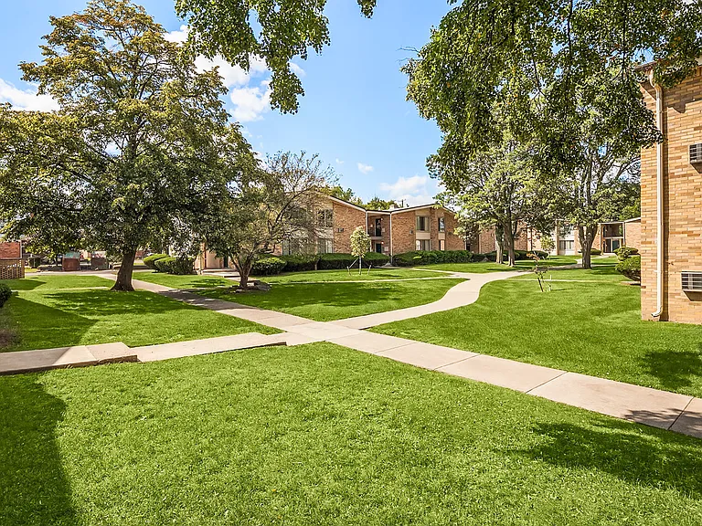 Oakwood Villa Apartments — Photo 11