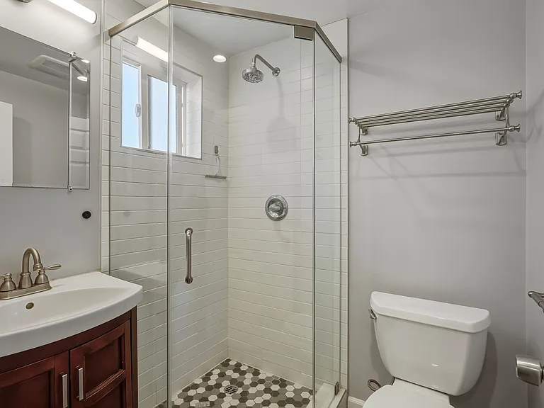6015 Encino Ave — Photo 10