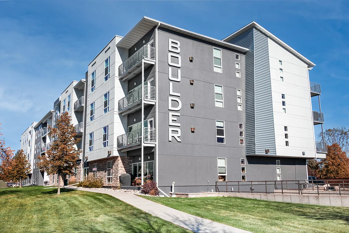 Boulder_Exterior_2022 - Boulder Apartments, LLC