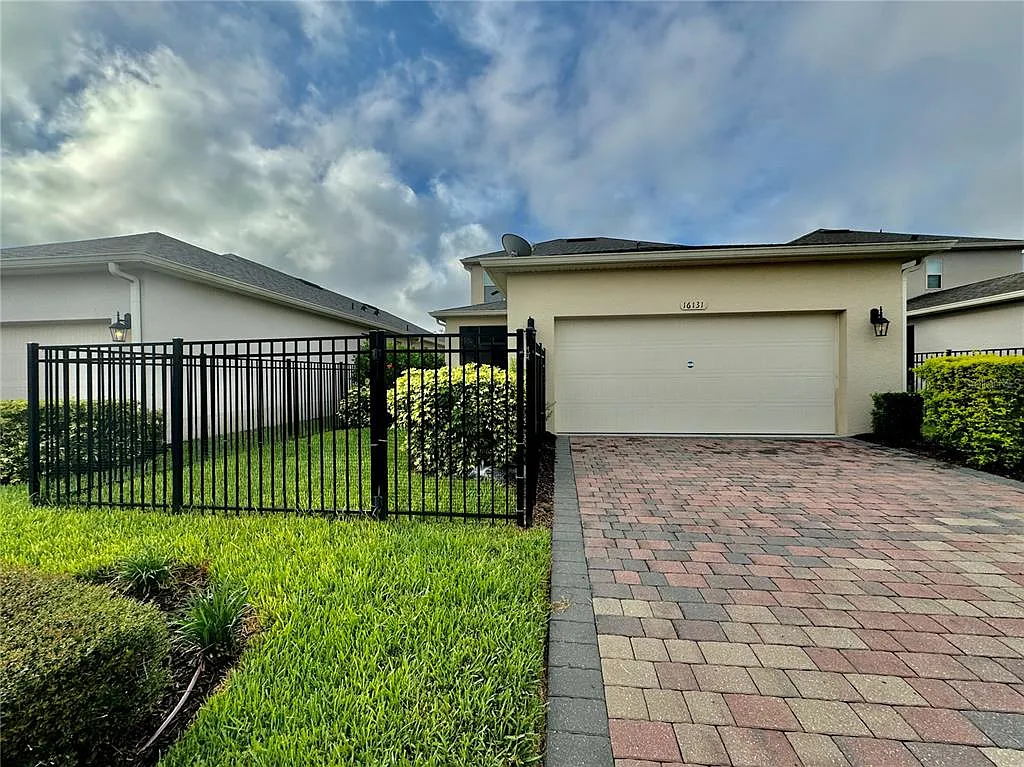3 bed, 2.5 bath, 2014 sqft, $2,850 — Photo 2