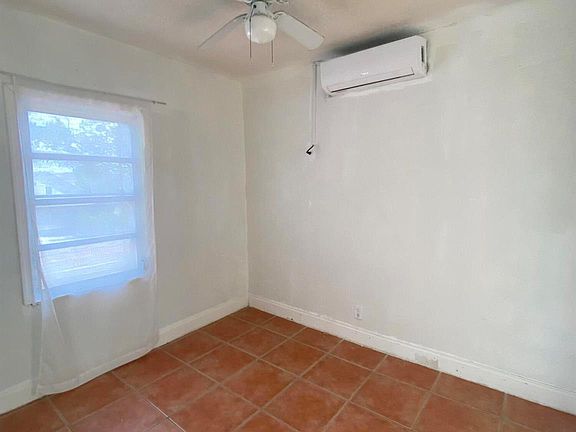 5th image of 803 Selkirk St #1/2