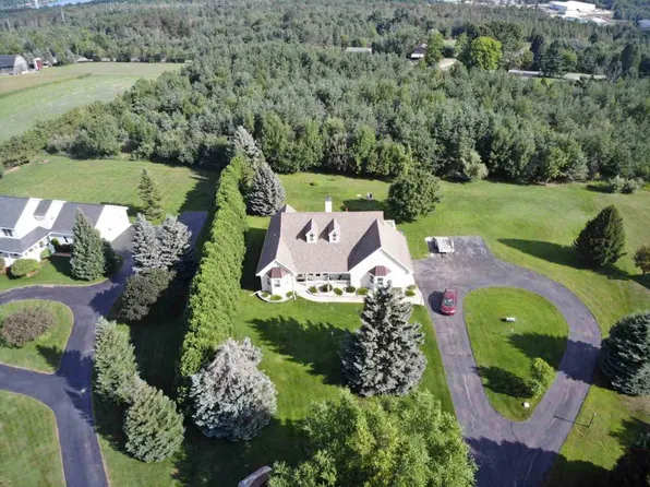 4531 Country View Rd, Petoskey, MI 49770
