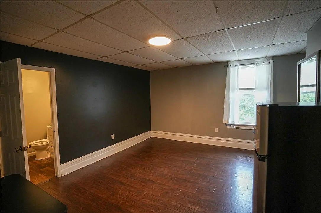 1 bed, 1.0 bath, 280 sqft, $950 — Photo 2