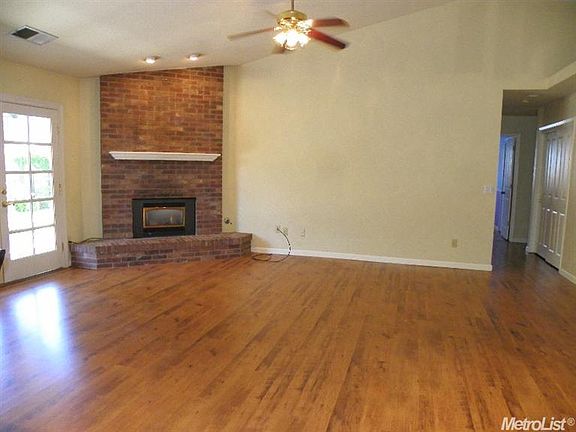 3rd image of 1829 White Birch Dr