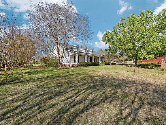 3rd image of 110 Doncaster Way