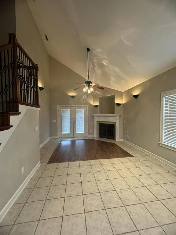 216 Charleston Dr — Photo 3
