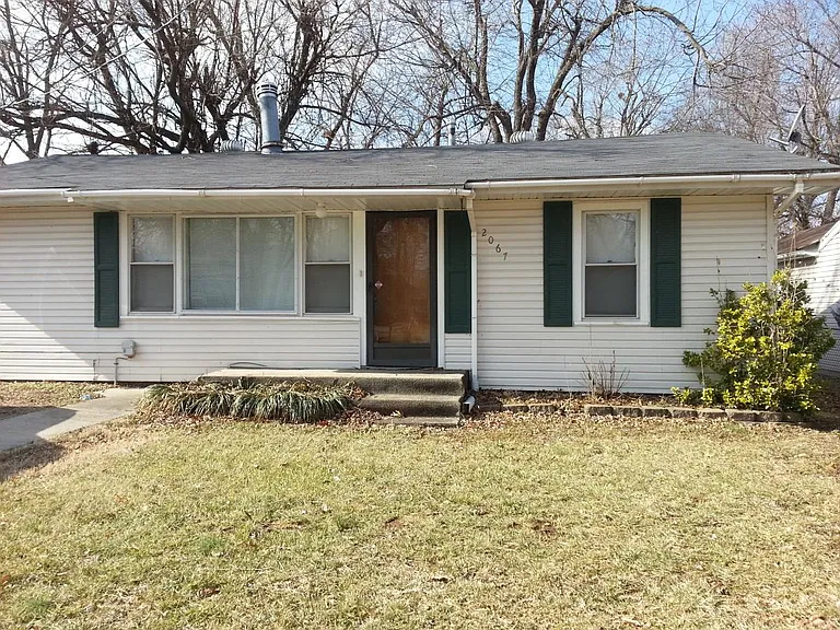 2067 N Columbia Ave — Photo 20