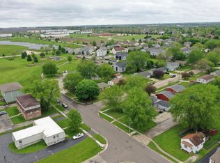 1066 S Cross St APT 4, Sycamore, IL 60178