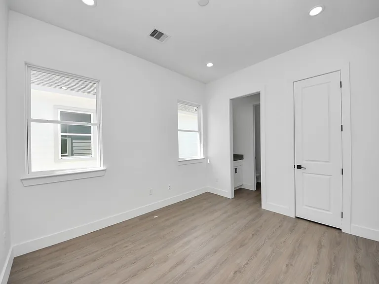 4129 E Toliver St — Photo 30