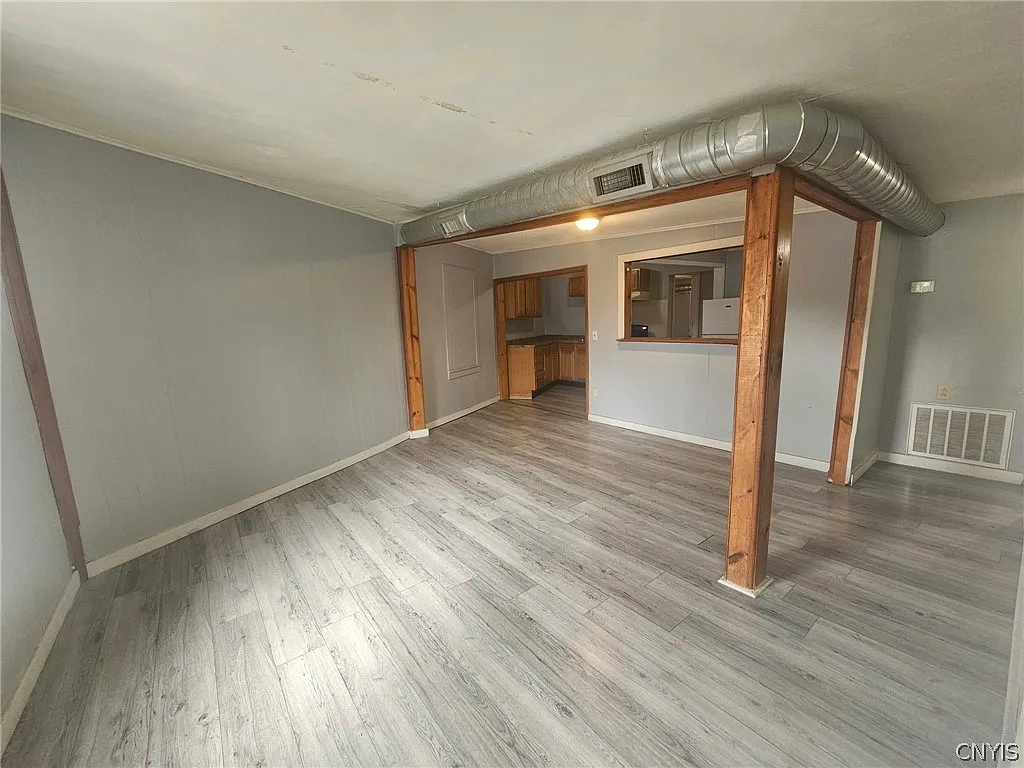 2 bed, 1.0 bath, 7154 sqft, $1,450 — Photo 2
