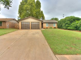 1205 Swan Lake Rd, Edmond, OK 73003