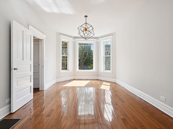 2nd image of 1526 N Washtenaw Ave #1