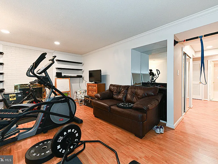 7377 Montcalm Dr — Photo 29