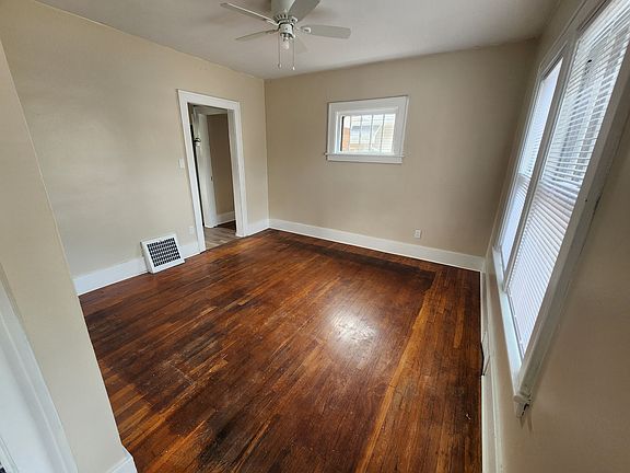 2nd image of 3242 Pine Ave #1